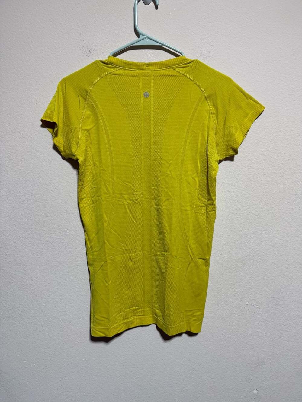 Lululemon Swiftly Tech Short-Sleeve 2.0 Yellow Pear Size 8 - Picture 3 of 3